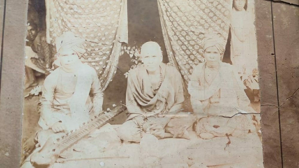 ধ্রুপদে দুমরাওন ঘরানা Dumraon Gharana ধ্রুপদে দুমরাওন ঘরানা (Dumraon Gharana) | অসুরের সুরলোকযাত্রা সিরিজ 1 ধ্রুপদে দুমরাওন ঘরানা (Dumraon Gharana)