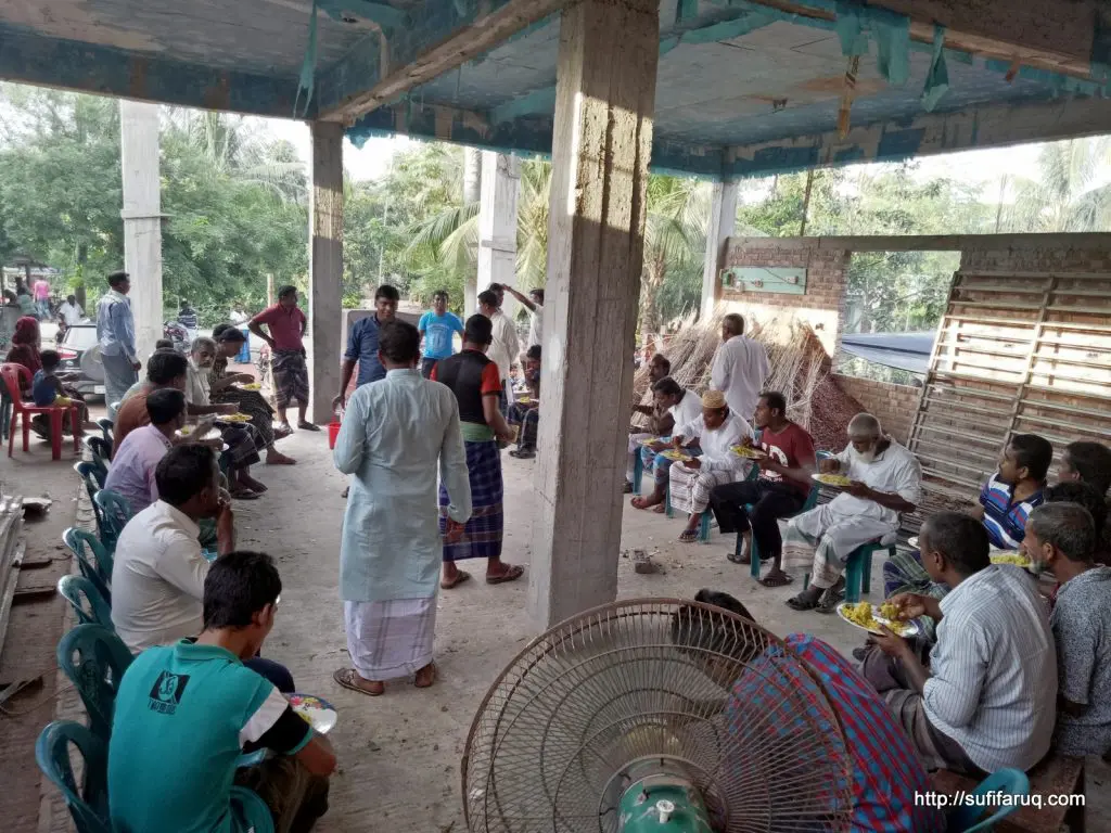 Public Interaction Communication before Eid Ul Fitr 2017 26.06.2017 16 অন্নপূর্ণা, বাঁশগ্রাম, ৭ নং বাগুলাট ইউনিয়ন, কুমারখালী উপজেলা, কুষ্টিয়া জেলা 5 কুষ্টিয়া জেলার, কুমারখালী উপজেলা, বাগুলাট ইউনিয়নের, বাঁশগ্রামের বাড়ি "অন্নপূর্ণা"য় প্রতিবেশীদের সাথে সুফি ফারুক ইবনে আবুবকর এর ঈদ উদযাপন।