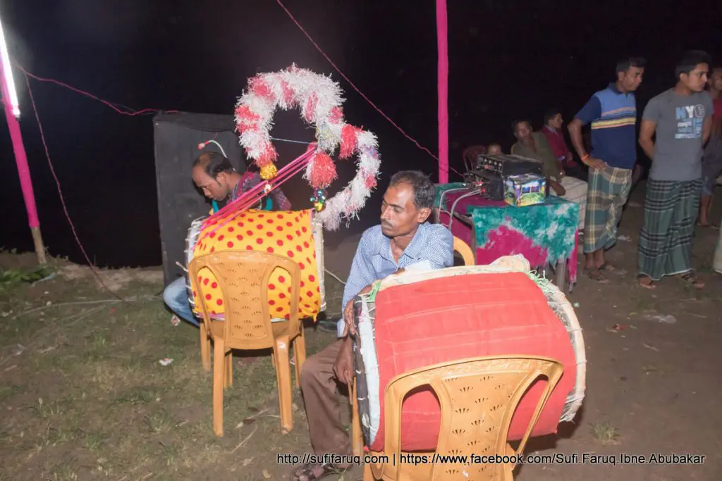 Durga Puja Kumarkhali 27.09.2017 226 খোকসায় হিজলাবট কুটিবাড়ী সার্বজনীন দুর্গা মন্দির পরিদর্শন ও আওয়ামী লীগের শুভেচ্ছা বিনিময় 8 খোকসা উপজেলার, ওসমানপুর ইউনিয়নের, হিজলাবট গ্রামের, হিজলাবট কুটিবাড়ী সার্বজনীন শ্রী শ্রী দুর্গা মন্দির পরিদর্শন ও শুভেচ্ছা বিনিময়- ০৭.০৯.২০১৭