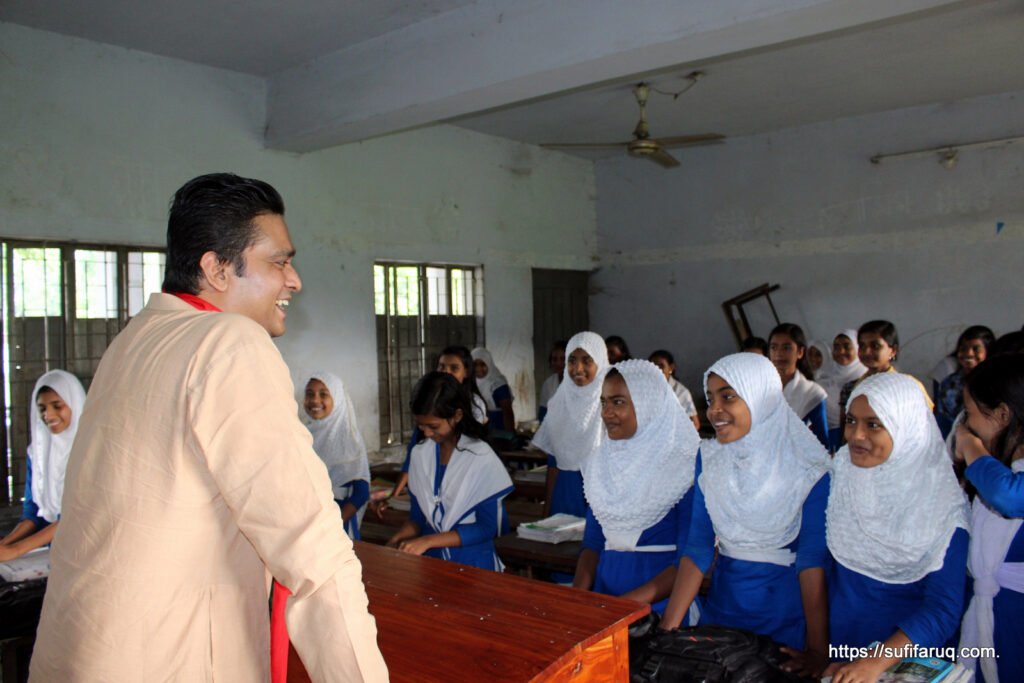ধোকড়াকোল মাধ্যমিক বিদ্যালয় পরিদর্শন ও বিদ্যার্থীদের সাথে মত বিনিময় করলেন সুফি ফারুক
