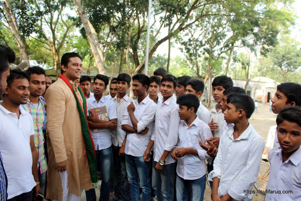 ধোকড়াকোল মাধ্যমিক বিদ্যালয় পরিদর্শন ও বিদ্যার্থীদের সাথে মত বিনিময় করলেন সুফি ফারুক