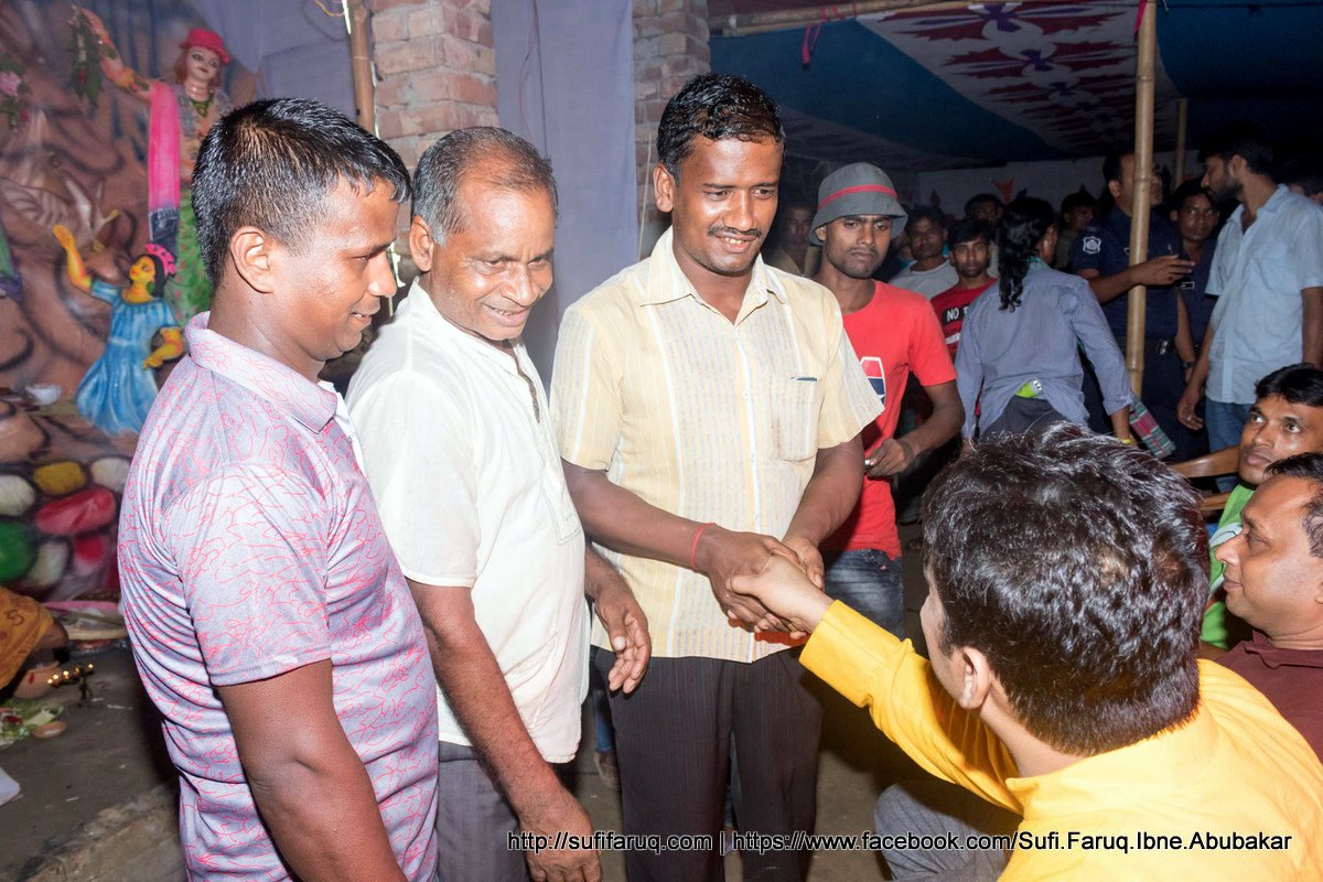 নগর কয়া গ্রামের ঘোষ বাড়ী শ্রী শ্রী দুর্গা মন্দির পরিদর্শন ও শুভেচ্ছা বিনিময় করেন সুফি ফারুক ইবনে আবুবকর - ২৭-০৯-২০১৭