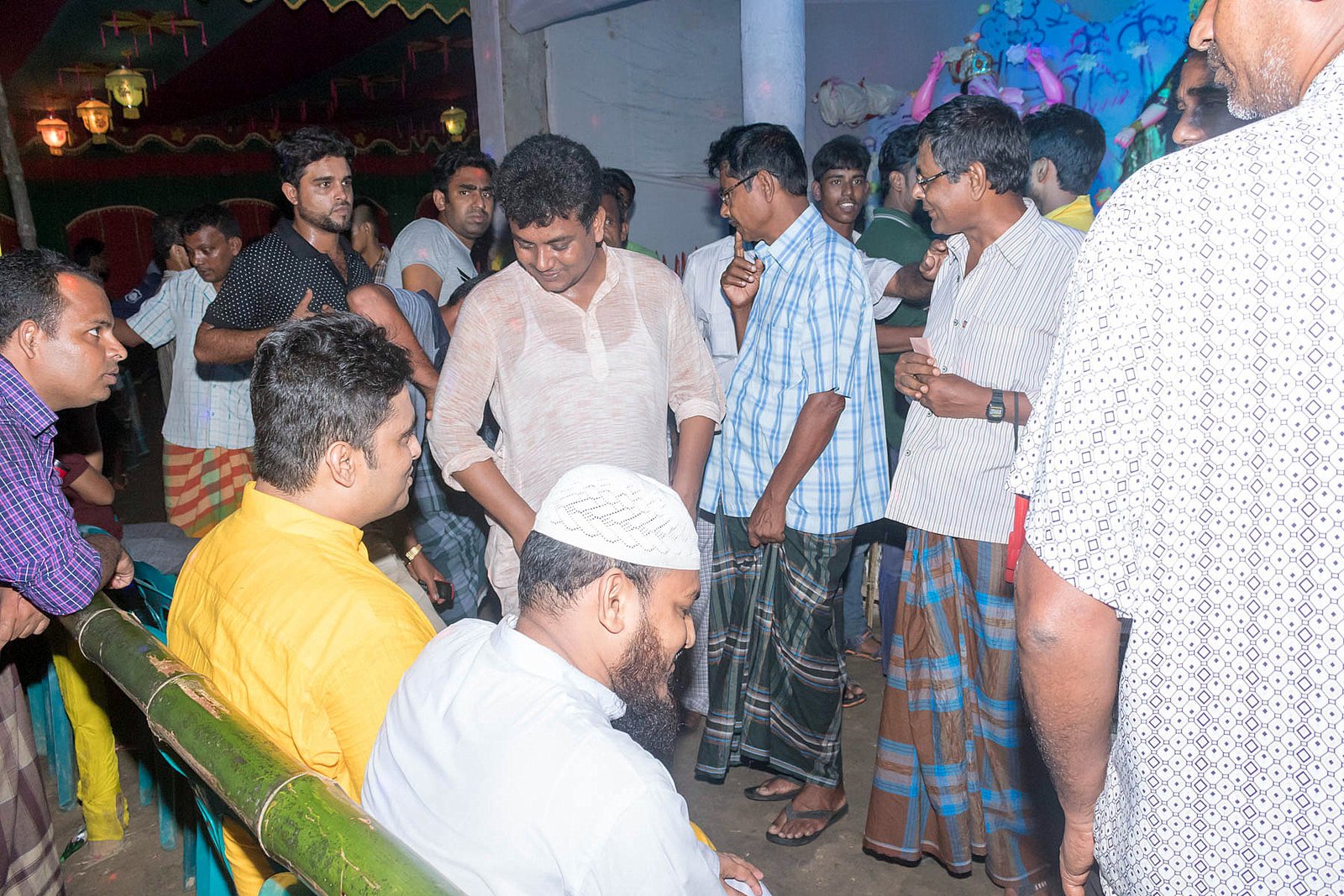 সুফি ফারুক ইবনে আবুবকর ২৭.০৯.২০১৭ তারিখে দুর্গা পূজা উপলক্ষে চাপড়া ইউনিয়নের ধর্মপাড়া বারোয়ারী শ্রী শ্রী দুর্গা মন্দির পরিদর্শন ও শুভেচ্ছা বিনিময় করেন