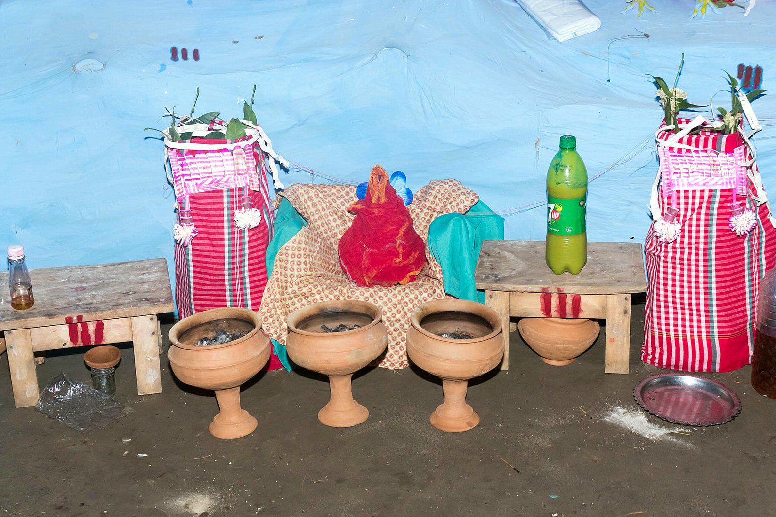 সুফি ফারুক ইবনে আবুবকর ২৭.০৯.২০১৭ তারিখে দুর্গা পূজা উপলক্ষে চাপড়া ইউনিয়নের ধর্মপাড়া বারোয়ারী শ্রী শ্রী দুর্গা মন্দির পরিদর্শন ও শুভেচ্ছা বিনিময় করেন