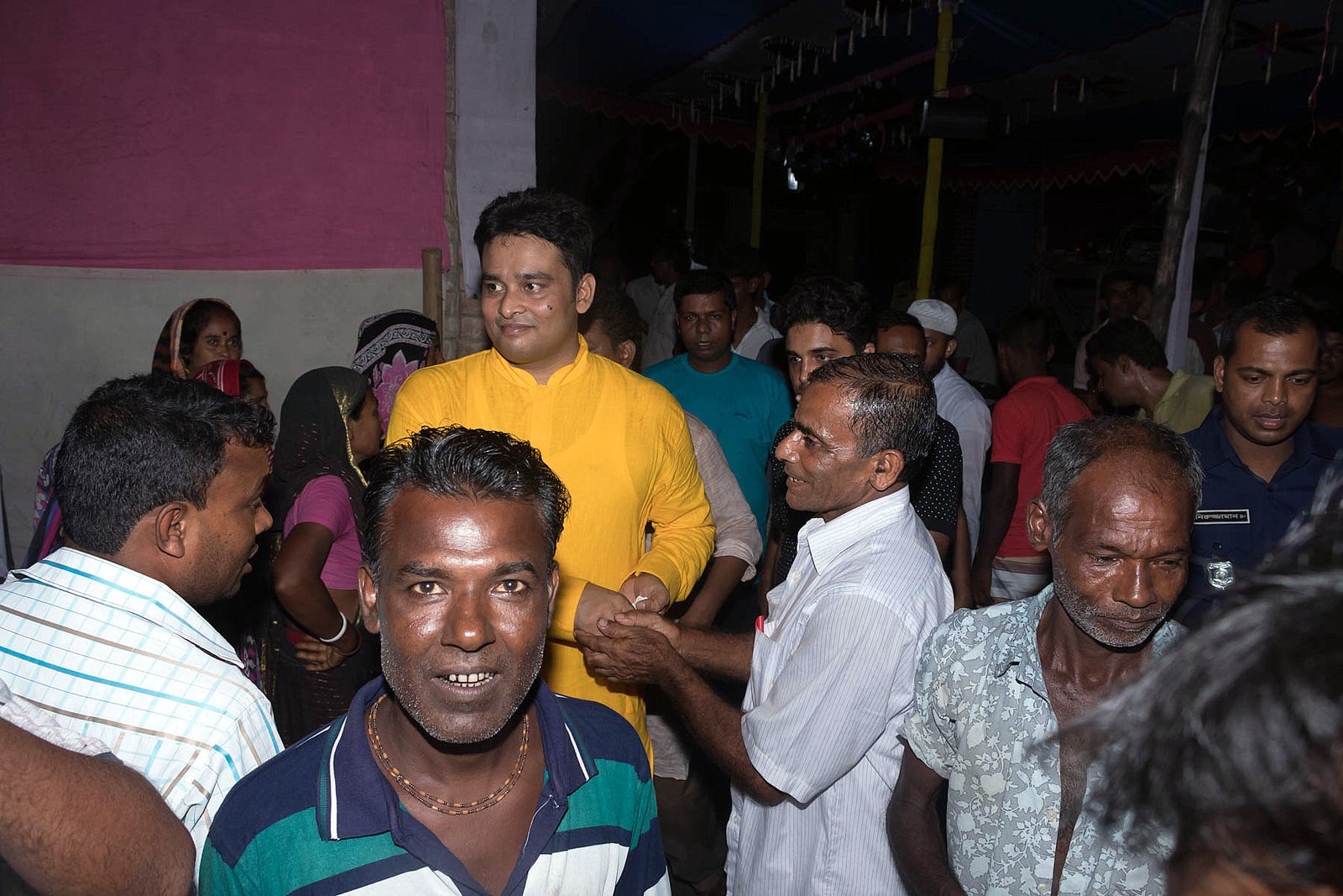 সুফি ফারুক ইবনে আবুবকর ২৭.০৯.২০১৭ তারিখে দুর্গা পূজা উপলক্ষে চাপড়া ইউনিয়নের ধর্মপাড়া বারোয়ারী শ্রী শ্রী দুর্গা মন্দির পরিদর্শন ও শুভেচ্ছা বিনিময় করেন