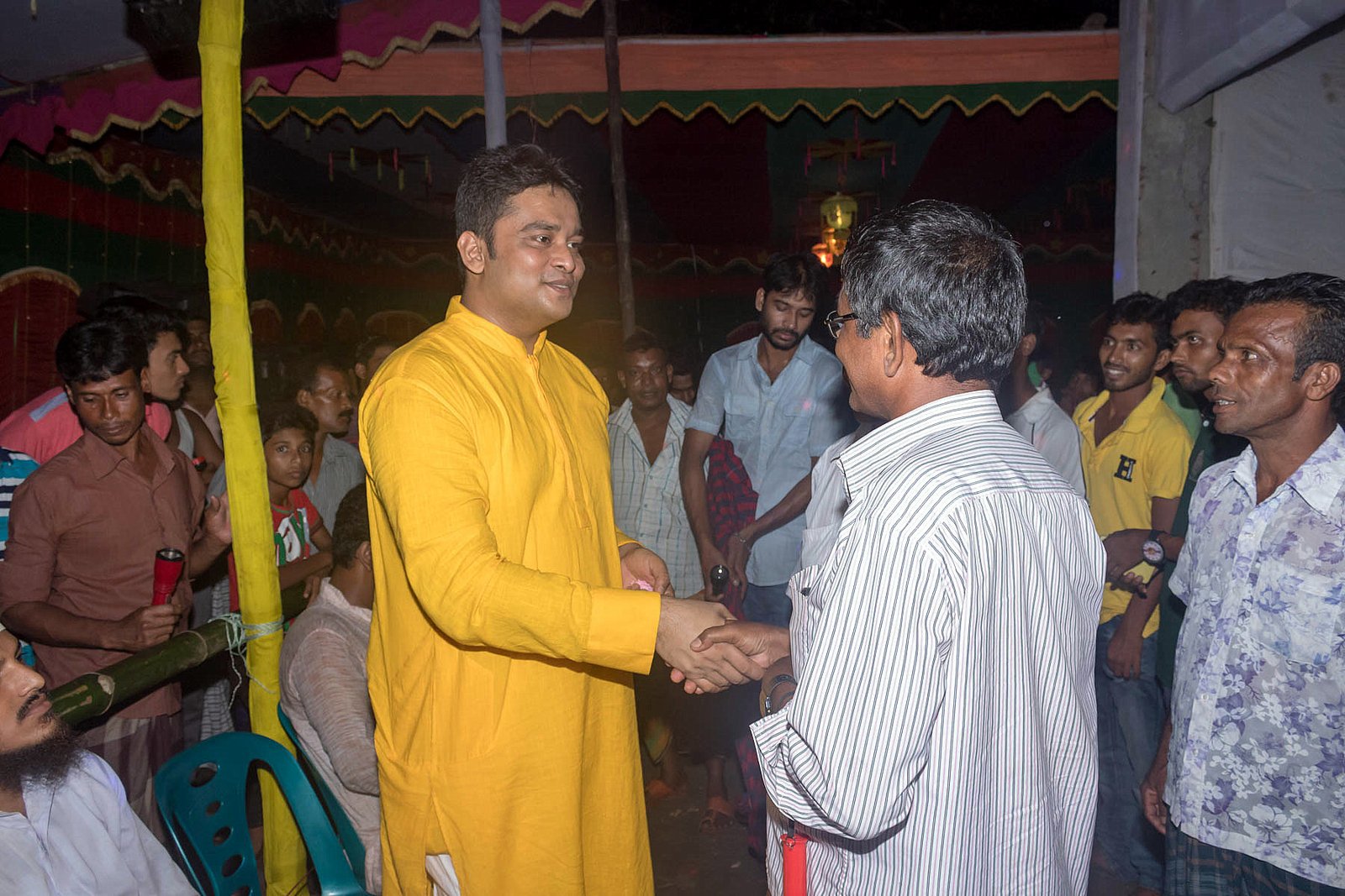 সুফি ফারুক ইবনে আবুবকর ২৭.০৯.২০১৭ তারিখে দুর্গা পূজা উপলক্ষে চাপড়া ইউনিয়নের ধর্মপাড়া বারোয়ারী শ্রী শ্রী দুর্গা মন্দির পরিদর্শন ও শুভেচ্ছা বিনিময় করেন