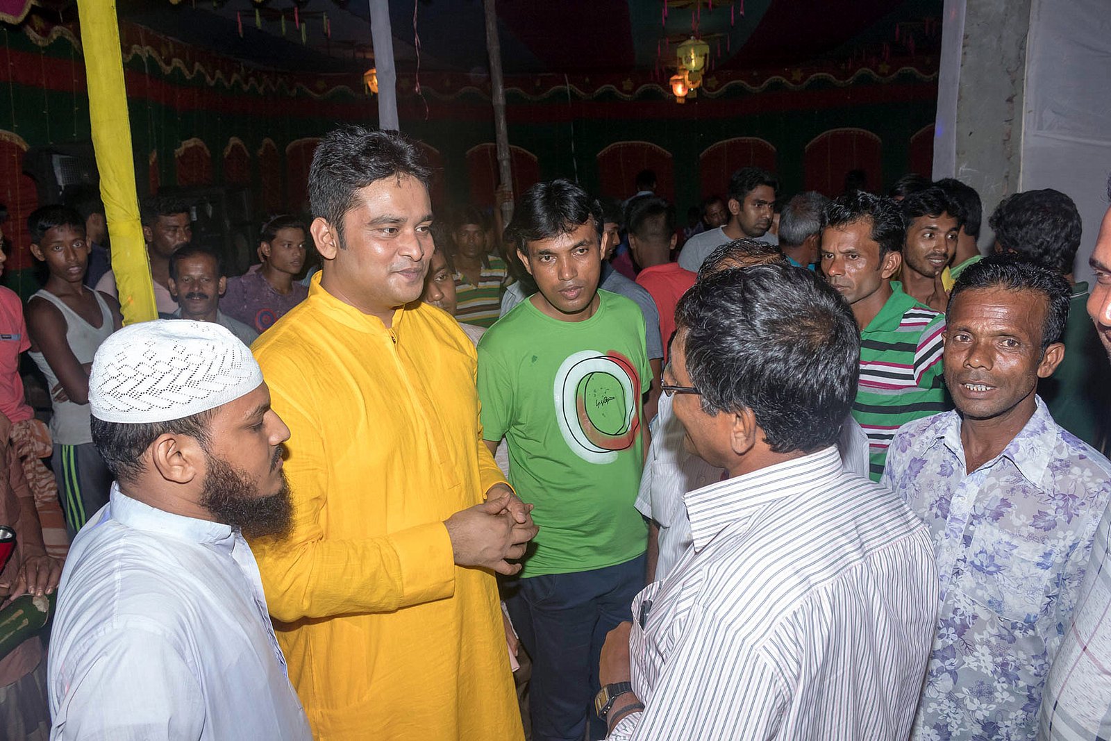 সুফি ফারুক ইবনে আবুবকর ২৭.০৯.২০১৭ তারিখে দুর্গা পূজা উপলক্ষে চাপড়া ইউনিয়নের ধর্মপাড়া বারোয়ারী শ্রী শ্রী দুর্গা মন্দির পরিদর্শন ও শুভেচ্ছা বিনিময় করেন