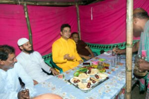 সুফি ফারুক এর সাওতা বারোয়ারী শ্রী শ্রী পূজা মন্দির পরিদর্শন ও শুভেচ্ছা বিনিময় ২৭.০৯ 16 সাওতা গ্রাম - ৬ নং চাপড়া ইউনিয়ন, কুমারখালী, কুষ্টিয়া