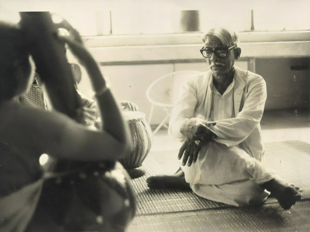 উস্তাদ খাদিম হুসেন খাঁ আগ্রা ঘরানা 1 খেয়ালে আগ্রা ঘরানা । অসুরের সুরলোকযাত্রা সিরিজ 3 উস্তাদ খাদিম হুসেন খাঁ, আগ্রা ঘরানা