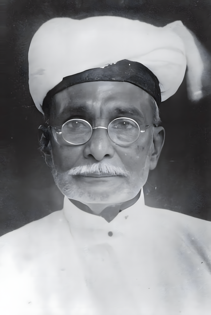 হুসেন সালাহুদ্দিন (১৮৮১–১৯৪৮): আধুনিক দিভেহী সাহিত্যের জনক এবং 'আল-গাজী'। তিনি একাধারে কবি, ঔপন্যাসিক, অনুবাদক এবং প্রখ্যাত পণ্ডিত। তাঁর রচিত 'দ্য স্টোরি অফ থুহুফা' এবং ধর্মীয় ও সামাজিক গদ্যগুলো দিভেহী সাহিত্যের গতিপথ চিরতরে বদলে দিয়েছিল।