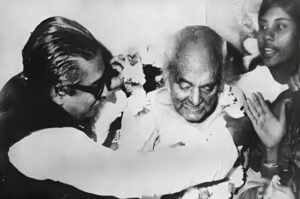 ঙ্গবন্ধুর উদ্যোগে ১৯৭২ সালে জাতীয় কবি কাজী নজরুল ইসলামকে সপরিবারে ঢাকায় আন হয় আমাদের বুদ্ধিবৃত্তিক পঙ্গুত্ব ও হীনমন্যতার ইতিহাস । ইতিহাস ও রাজনীতি সিরিজ 11 ঙ্গবন্ধু শেখ মুজিবুর রহমানের উদ্যোগে ১৯৭২ সালে জাতীয় কবি কাজী নজরুল ইসলামকে সপরিবারে ঢাকায় আন হয়
