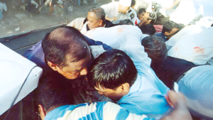 ২১ আগস্ট ২০০৪ গ্রেনেড হামলা ভয়াল ২১ আগস্ট ২০০৪ গ্রেনেড হামলার ঘটনা ও ছবি । ইতিহাস ও রাজনীতি সিরিজ 37 ২১ আগস্ট ২০০৪ গ্রেনেড হামলা