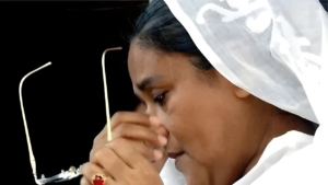 ২১ আগস্ট ২০০৪ হামলায় অল্পের জন্যে বেঁচে যান আওয়ামী লীগের সভানেত্রী শেখ হাসিনা ভয়াল ২১ আগস্ট ২০০৪ গ্রেনেড হামলার ঘটনা ও ছবি । ইতিহাস ও রাজনীতি সিরিজ 33 ২১ আগস্ট ২০০৪ - হামলায় অল্পের জন্যে বেঁচে যান আওয়ামী লীগের সভানেত্রী শেখ হাসিনা