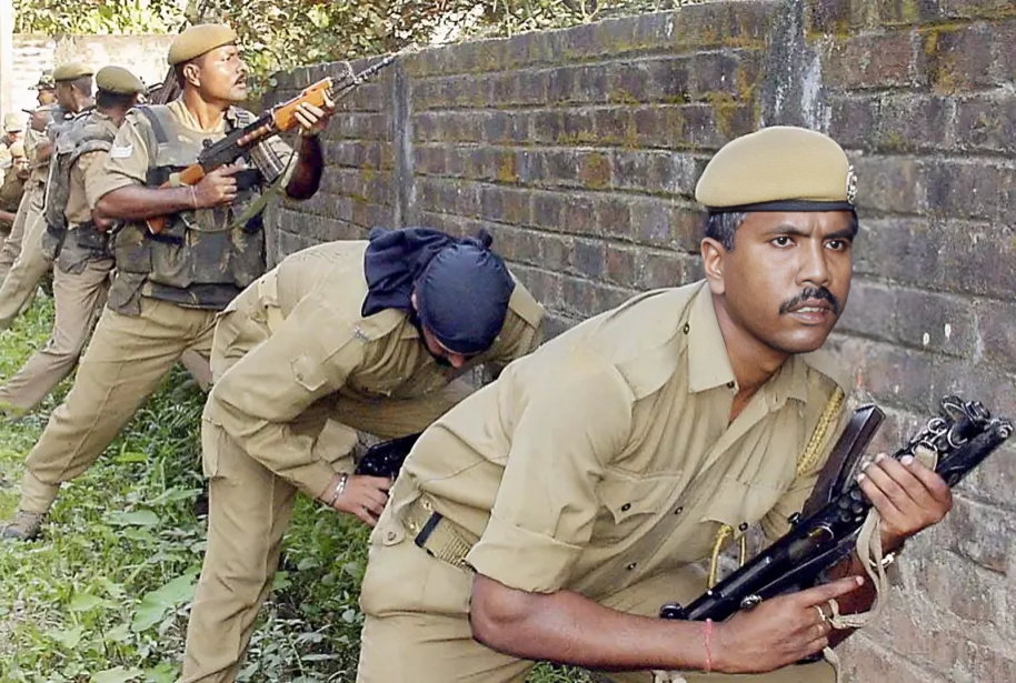 আসামের রাজধানী গৌহাটিতে ২০০২ সালে উলফার সাথে পুলিশের গুলি বিনিময়ের চিত্র