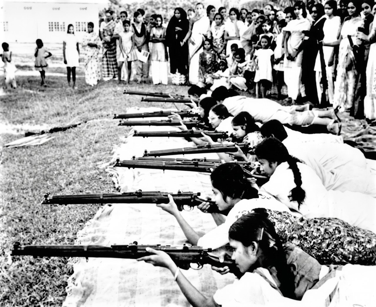 মুক্তিযুদ্ধে নারী মুক্তিযোদ্ধাদের অবদান