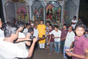 Durga Puja Kumarkhali 27.09.2017 143 ২০১৭ সালের দুর্গাপূজা: কুমারখালী ও খোকসার পূজামণ্ডপ পরিদর্শন, সম্প্রীতির বার্তা ও আর্থিক অনুদান 16 কুমারখালী দুর্গোৎসব ২৭.০৯.২০১৭ | Durga Puja Kumarkhali 27.09.2017