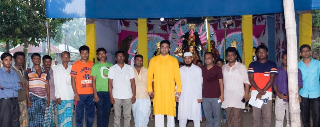 Durga Puja Kumarkhali 27.09.2017 69 ২০১৭ সালের দুর্গাপূজা: কুমারখালী ও খোকসার পূজামণ্ডপ পরিদর্শন, সম্প্রীতির বার্তা ও আর্থিক অনুদান 4 কুমারখালী দুর্গোৎসব ২৭.০৯.২০১৭ | Durga Puja Kumarkhali 27.09.2017