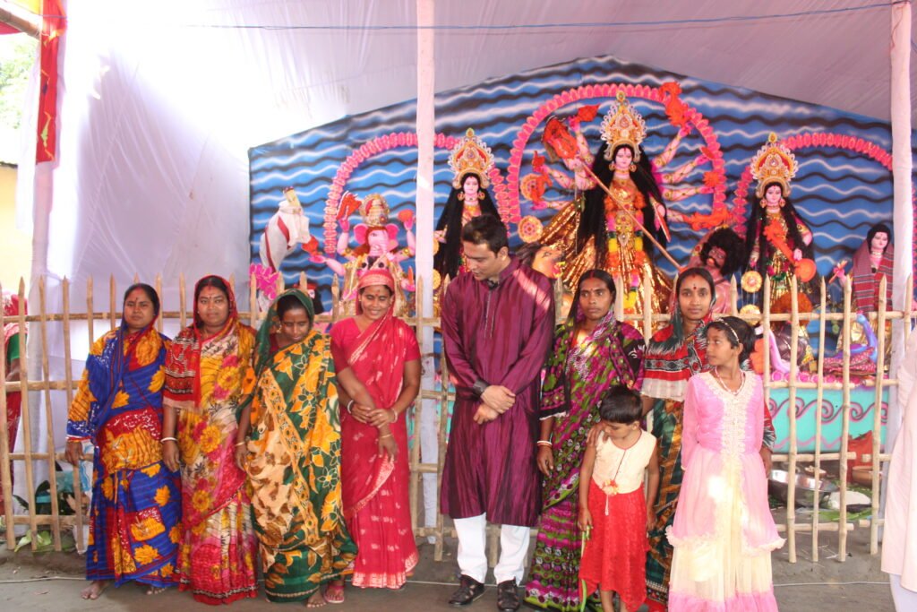 Kumarkhali Khoksa Durga Puja Udjapon 2018 10 18 2 ২০১৮ সালের দুর্গাপূজা: কুমারখালী ও খোকসার পূজামণ্ডপ পরিদর্শন, সম্প্রীতির বার্তা ও শুভেচ্ছা অনুদান 2 ২০১৮ সালের দুর্গাপূজা - কুমারখালী ও খোকসার পূজামণ্ডপ পরিদর্শন, সম্প্রীতির বার্তা ও শুভেচ্ছা অনুদান - সুফি ফারুক ইবনে আবুবকর